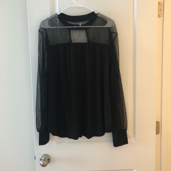 NWOT Maurices Black Blouse with mesh shoulders and sleeves plus size 1 (16-18) - Picture 5 of 7